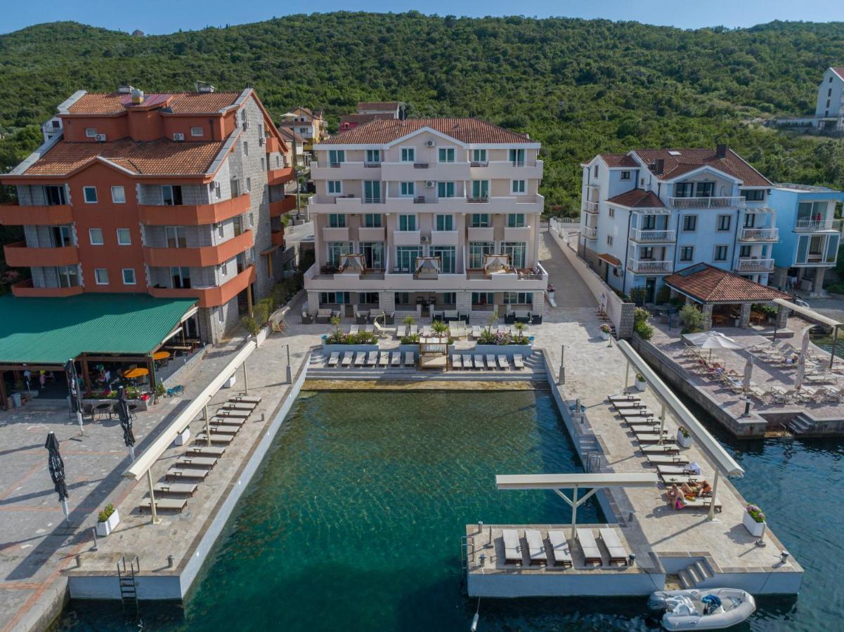 Apartments Adeona Tivat Eksteriør billede