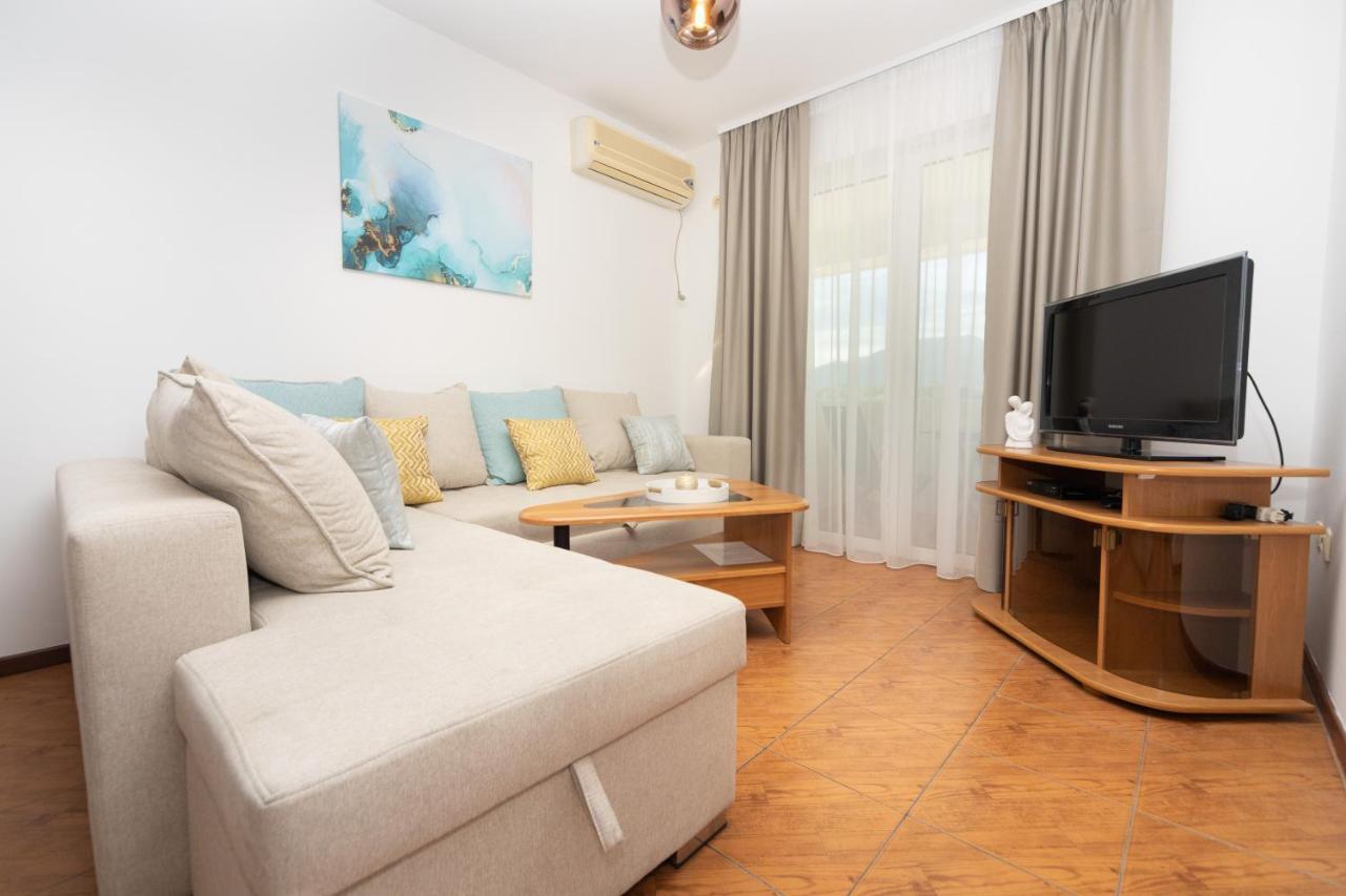 Apartments Adeona Tivat Eksteriør billede