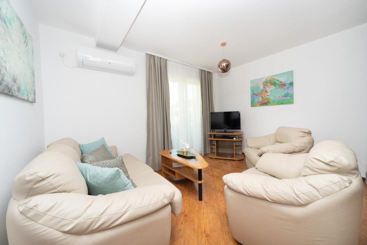 Apartments Adeona Tivat Eksteriør billede