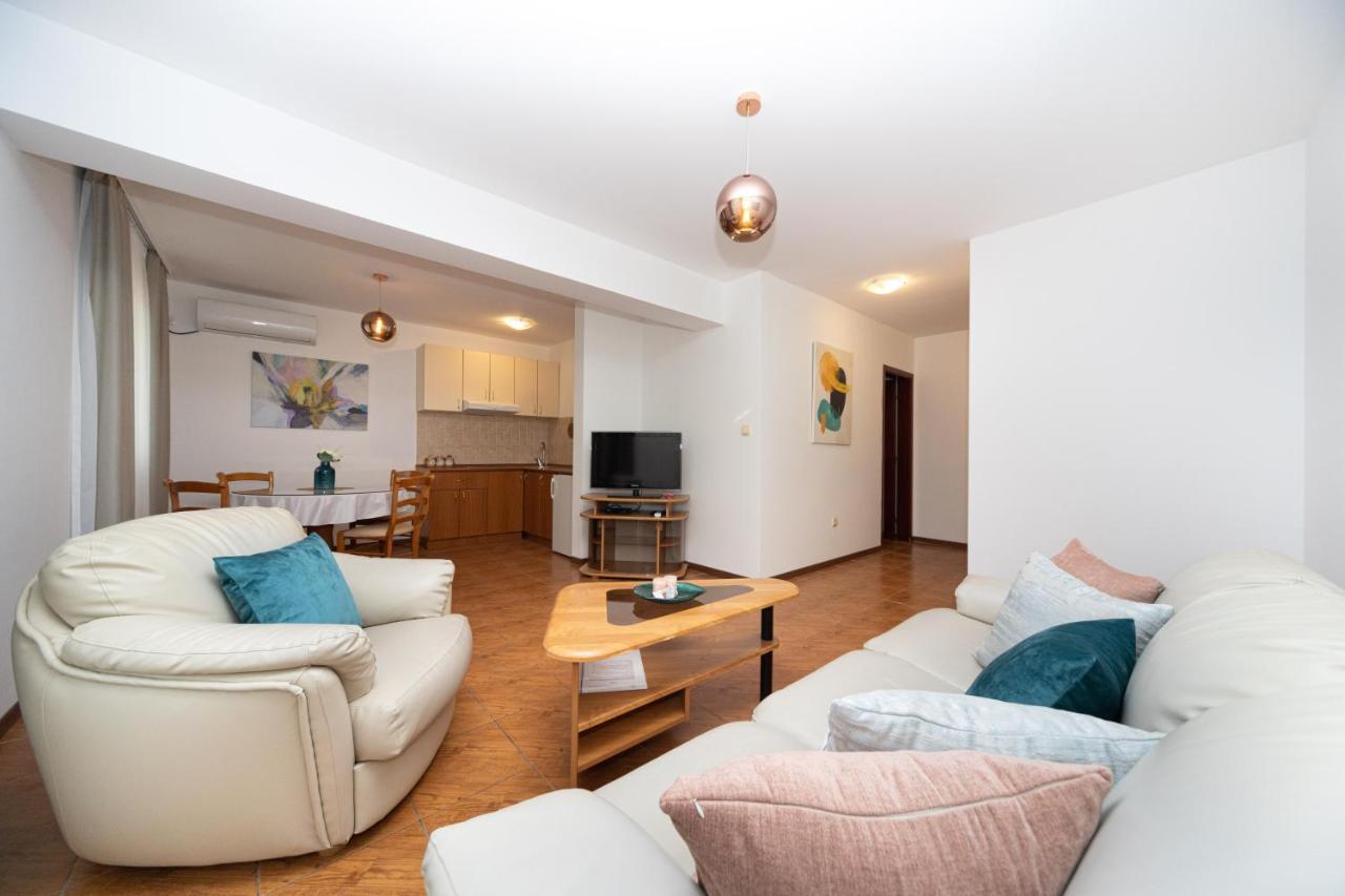 Apartments Adeona Tivat Eksteriør billede